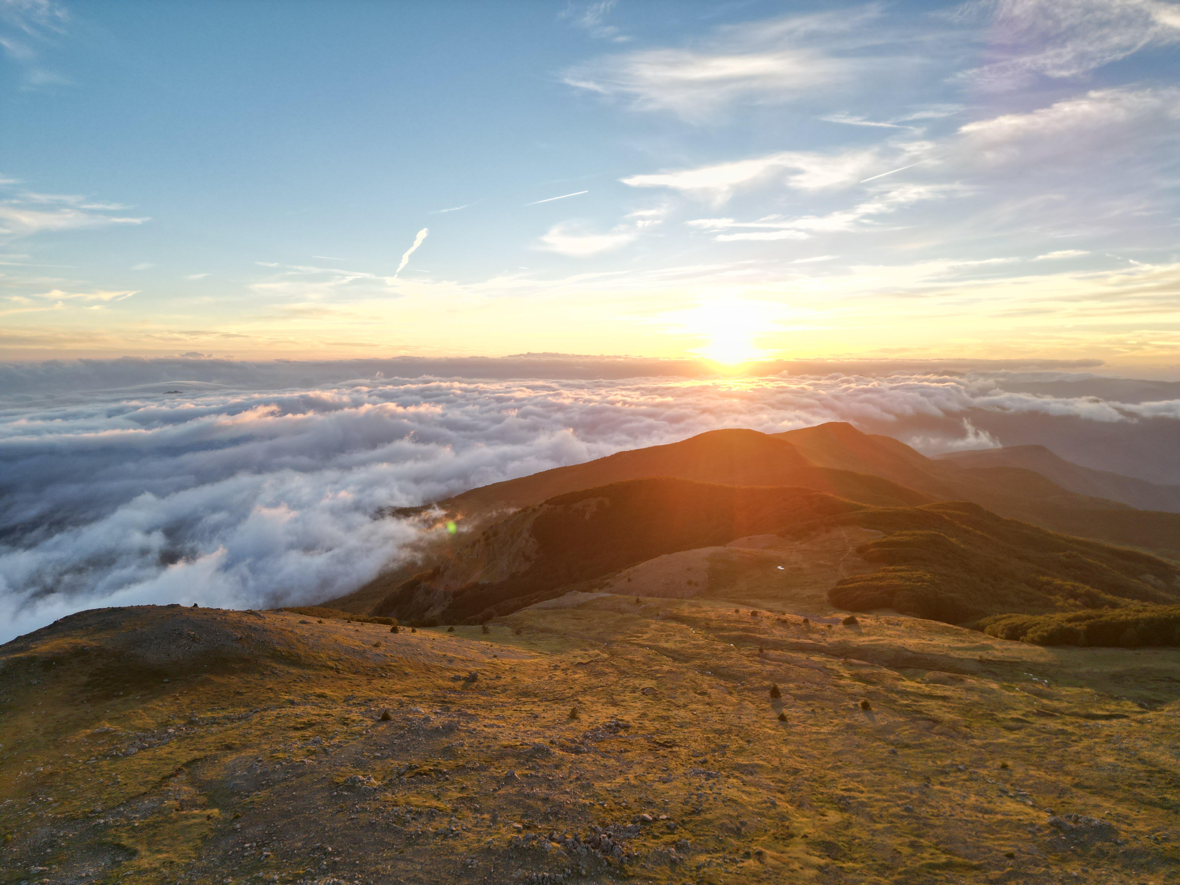 An image of the plateau of Monte Aiona surrounded by a sea of clouds